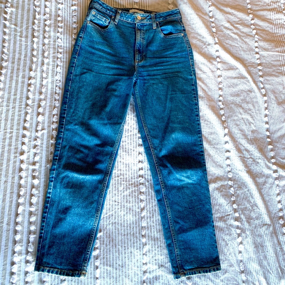Size 27 Guess jeans.